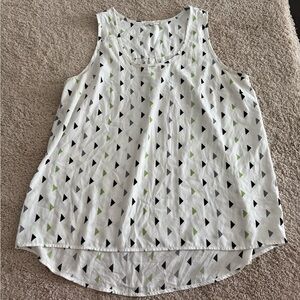 Delione | Sleeveless Scoop Neck Blouse Shirt with Green + Black Triangle Print